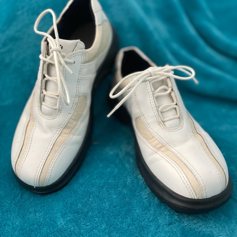 Women’s Ecco White Learher Golf Shoes size 7.5